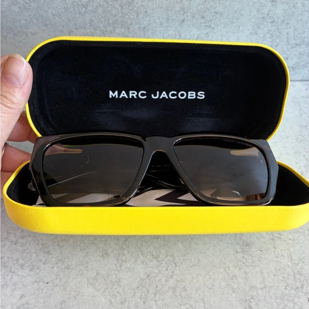 Marc Jacobs Tortoise Shell Sunglasses New With Case